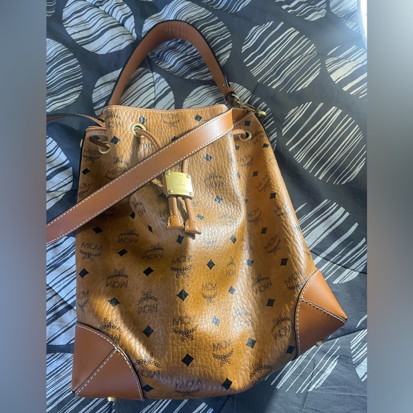 Hello posh I’m having a huge yard sell so I’m selling a lot items name brand MCM - Picture 5 of 8